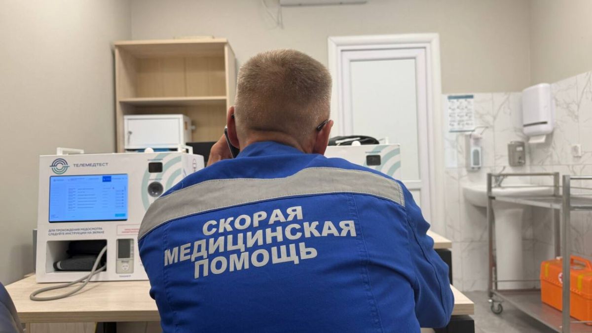 Александр Моор и Владимир Якушев оценили обновленную станцию скорой помощи в Тюмени Александр Моор и Владимир Якушев оценили обновленную станцию скорой помощи в Тюмени