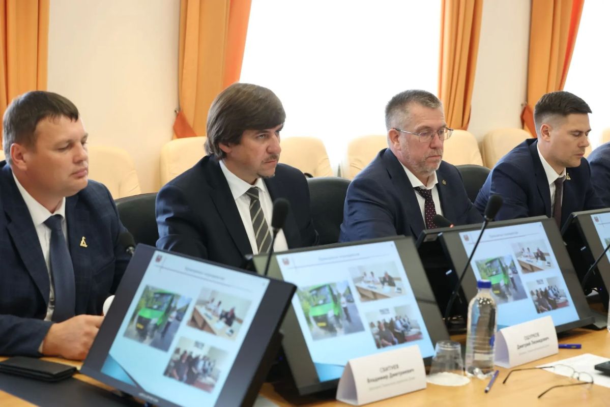 Максим Афанасьев: Провел заседание городской комиссии по безопасности дорожного движения, где обсудили снижение аварийности, а также готовность дорожной инфраструктуры к началу учебного года