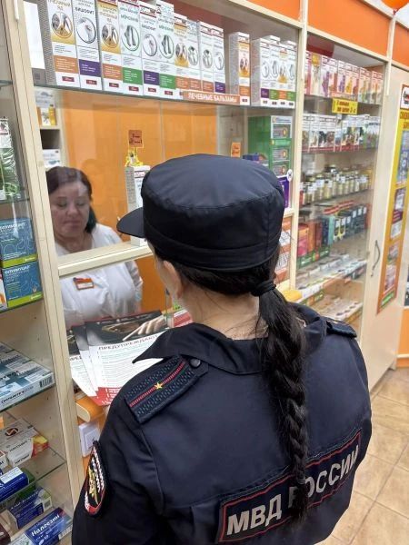 В рамках акции "Стоп - мошенник!" сотрудники отдела полиции села Исетское провели беседы с местными жителями, рассказав им о разных схемах обмана В рамках акции "Стоп - мошенник!" сотрудники отдела полиции села Исетское провели беседы с местными жителями, рассказав им о разных схемах обмана