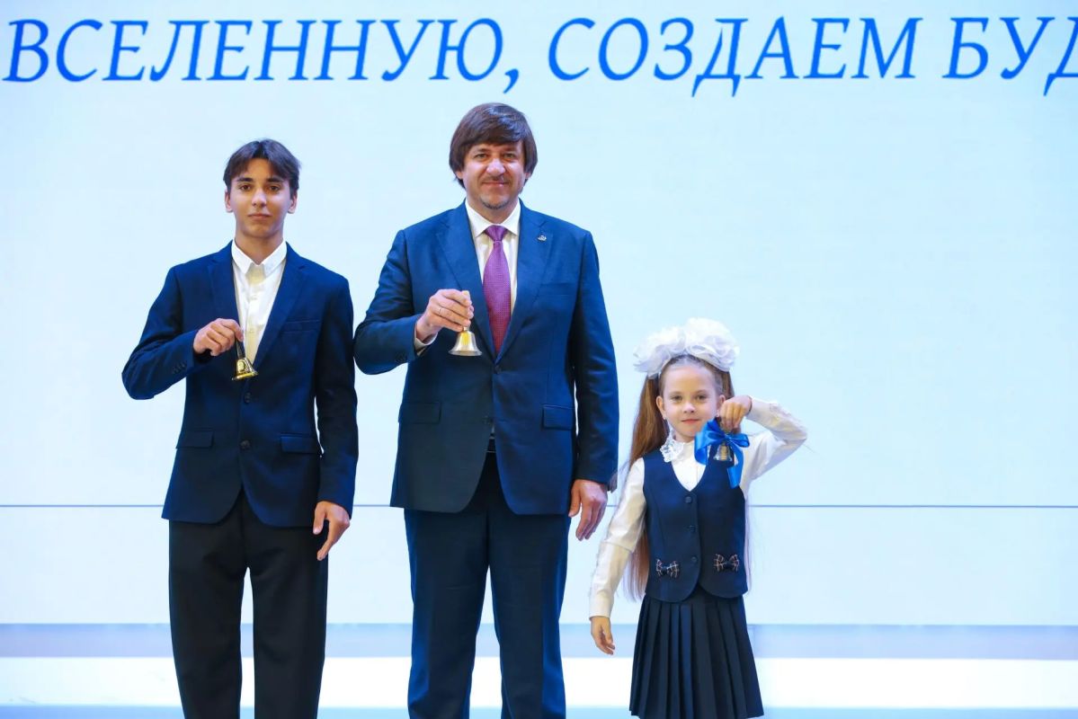 "Поехали!" — именно с этих слов началась новая жизнь в школе №96! "Поехали!" — именно с этих слов началась новая жизнь в школе №96!