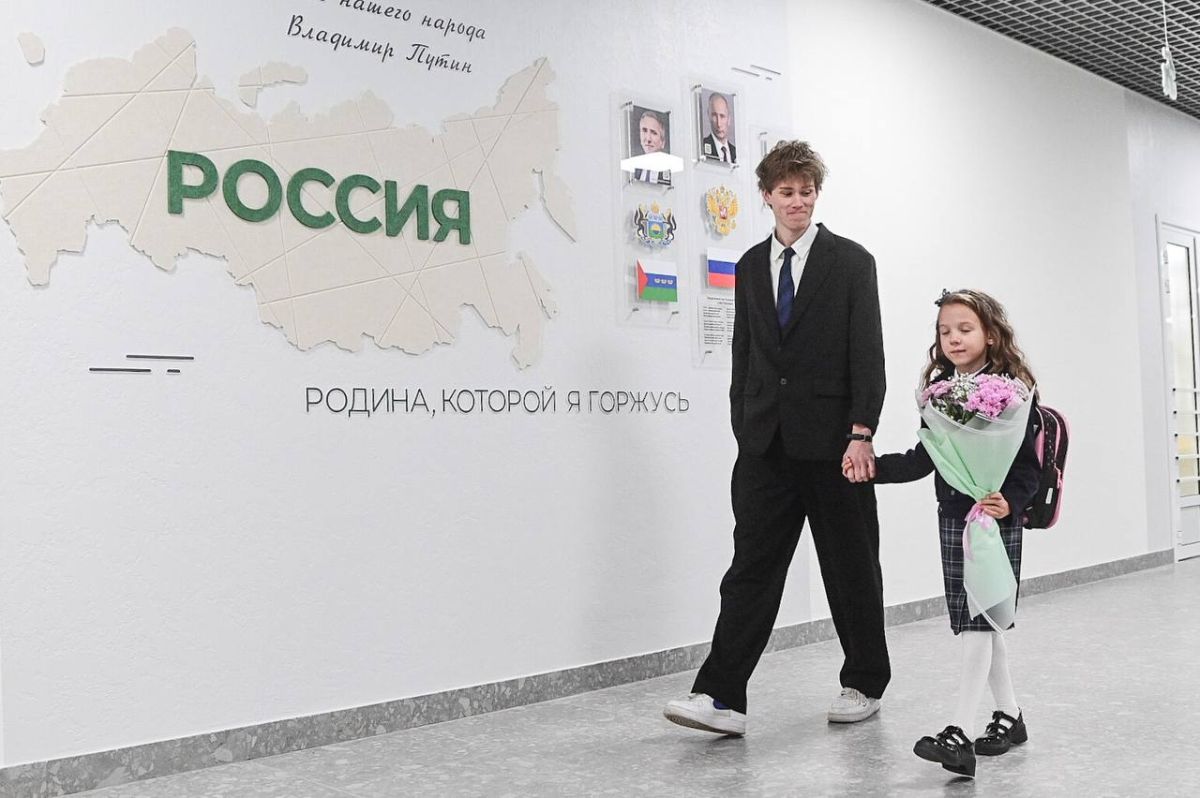 Александр Моор поздравил учеников новой школы в Тюмени с Днем знаний Александр Моор поздравил учеников новой школы в Тюмени с Днем знаний