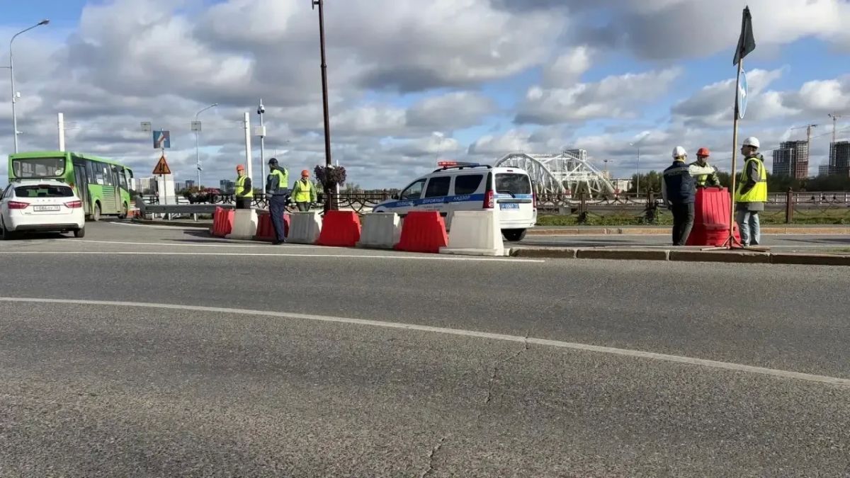В Тюмени в районе моста Челюскинцев прошли учения: отработали действия при аварии на теплосетях В Тюмени в районе моста Челюскинцев прошли учения: отработали действия при аварии на теплосетях