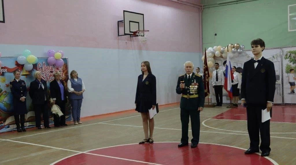 День знаний в Гимназии № 83: урок мужества от ветерана День знаний в Гимназии № 83: урок мужества от ветерана