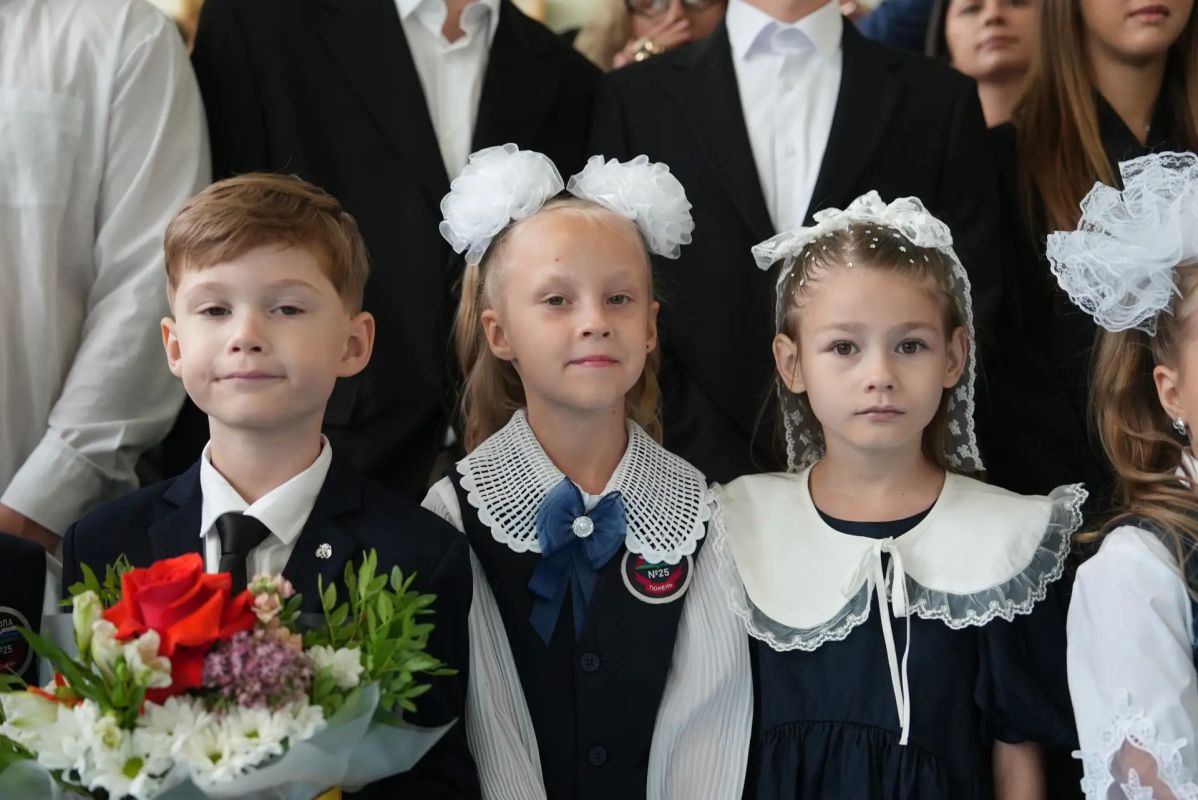 Встречаемся в школе. Почему сегодня Петя Встречаемся в школе. Почему сегодня Петя