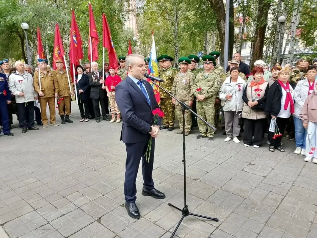В Тюменской области почтили память жертв терроризма В Тюменской области почтили память жертв терроризма