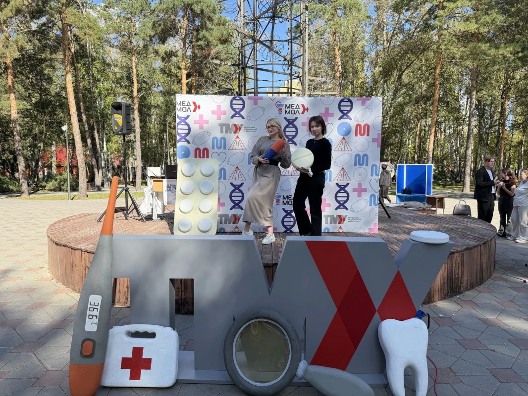Молодежь ТюмГМУ познакомилась с выборами на фестивале «Первооткрыватели» Молодежь ТюмГМУ познакомилась с выборами на фестивале «Первооткрыватели»