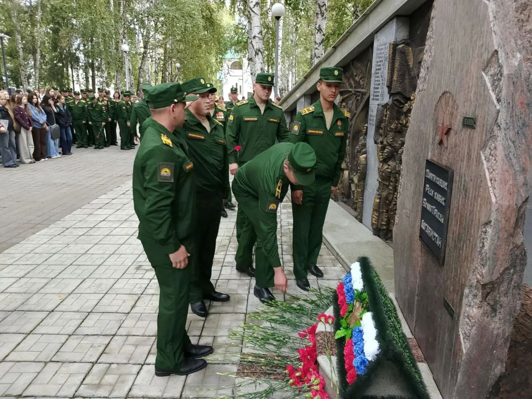 В Тюменской области почтили память жертв терроризма В Тюменской области почтили память жертв терроризма