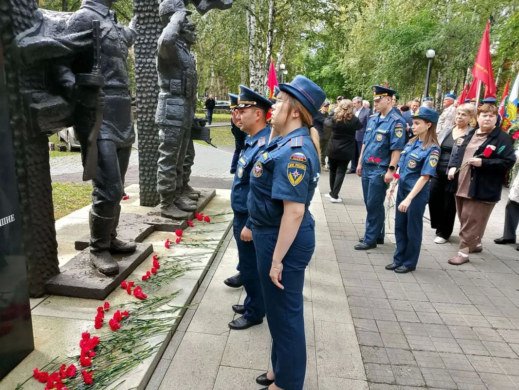 В Тюменской области почтили память жертв терроризма В Тюменской области почтили память жертв терроризма