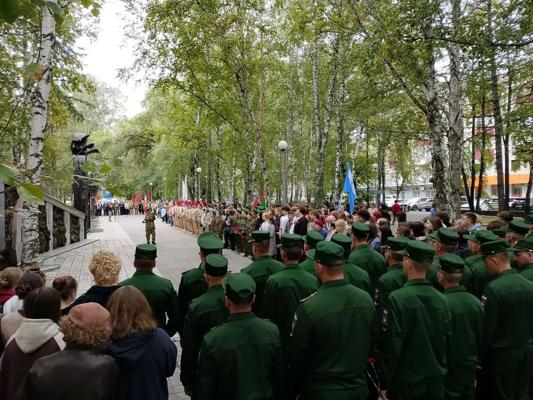 В Тюменской области почтили память жертв терроризма В Тюменской области почтили память жертв терроризма