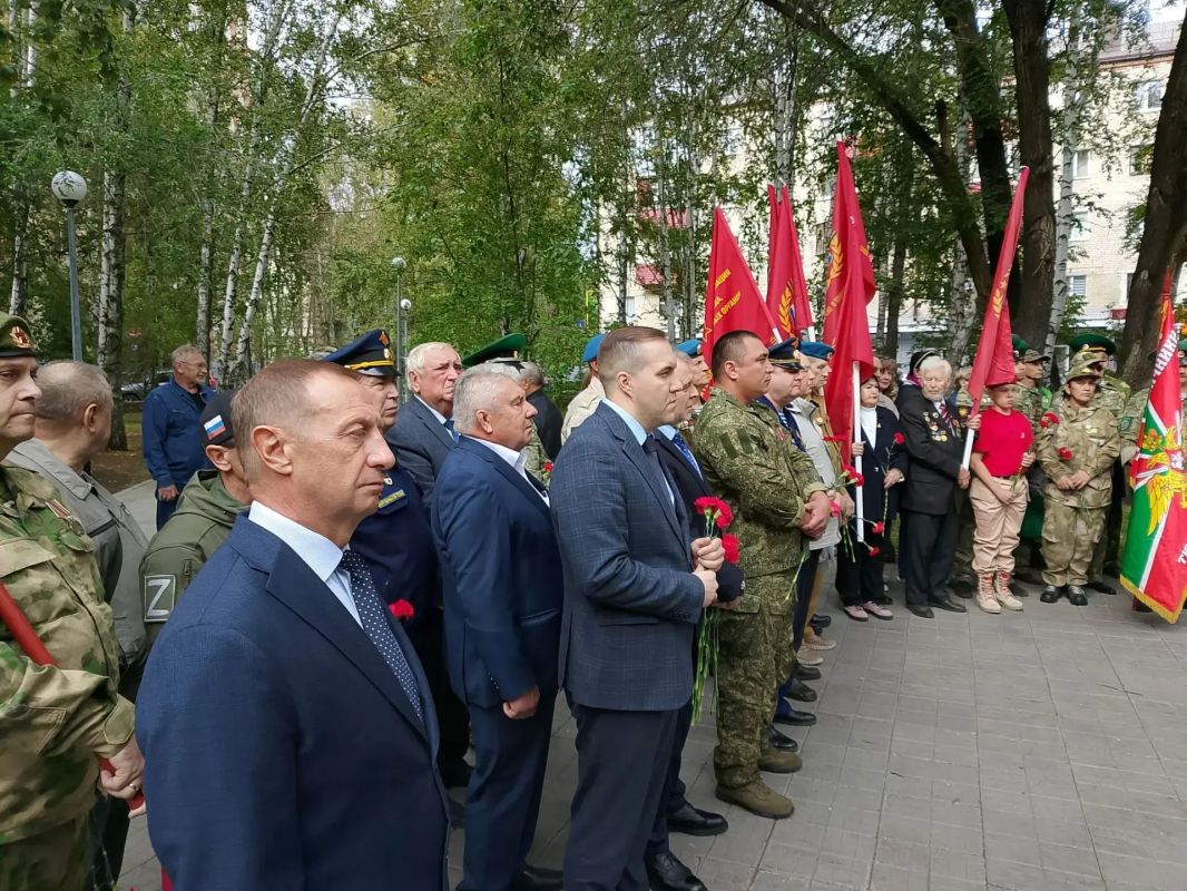 В Тюменской области почтили память жертв терроризма В Тюменской области почтили память жертв терроризма