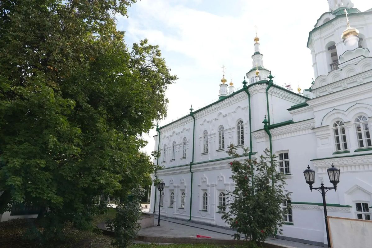 В Тюмени на месте парковки у Спасской церкви появится сквер В Тюмени на месте парковки у Спасской церкви появится сквер