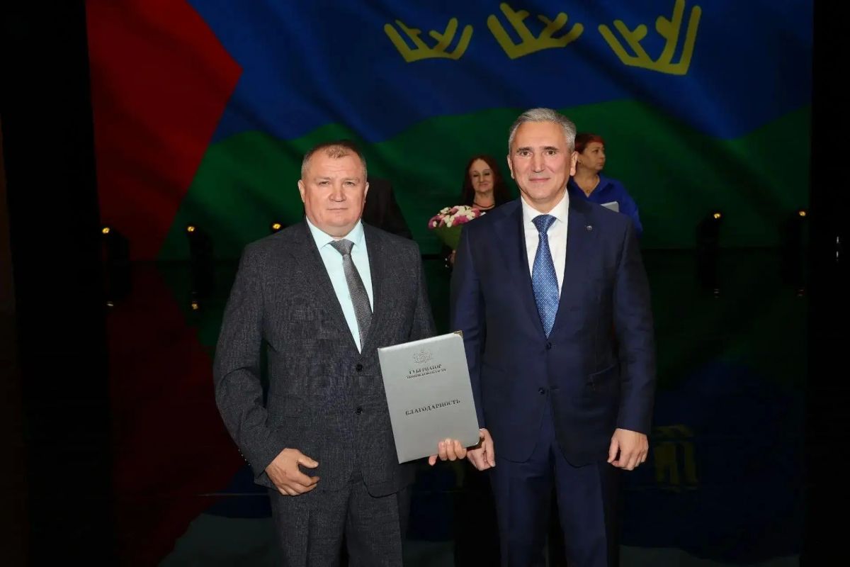 Александр Моор поздравил коллектив и ветеранов ПАО «Сургутнефтегаз» с Днем работника нефтяной и газовой промышленности Александр Моор поздравил коллектив и ветеранов ПАО «Сургутнефтегаз» с Днем работника нефтяной и газовой промышленности