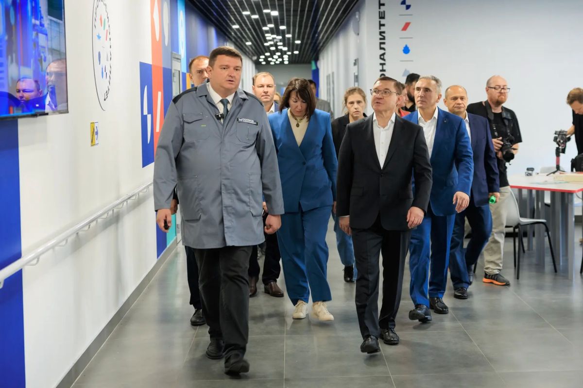 Тобольский многопрофильный техникум в рамках рабочего визита посетил Владимир Якушев, первый заместитель председателя Совета Федерации РФ, и Александр Моор, губернатор Тюменской области Тобольский многопрофильный техникум в рамках рабочего визита посетил Владимир Якушев, первый заместитель председателя Совета Федерации РФ, и Александр Моор, губернатор Тюменской области