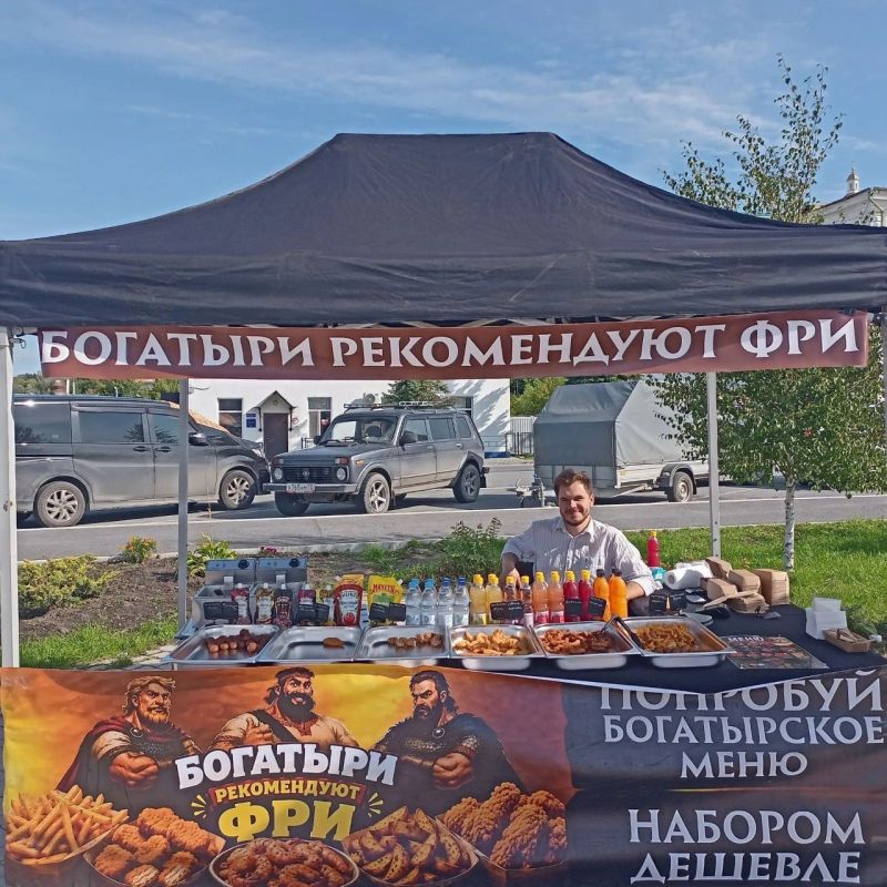 Друзья! Если вы ещё не на Базарной площади — скорее туда! Друзья! Если вы ещё не на Базарной площади — скорее туда!