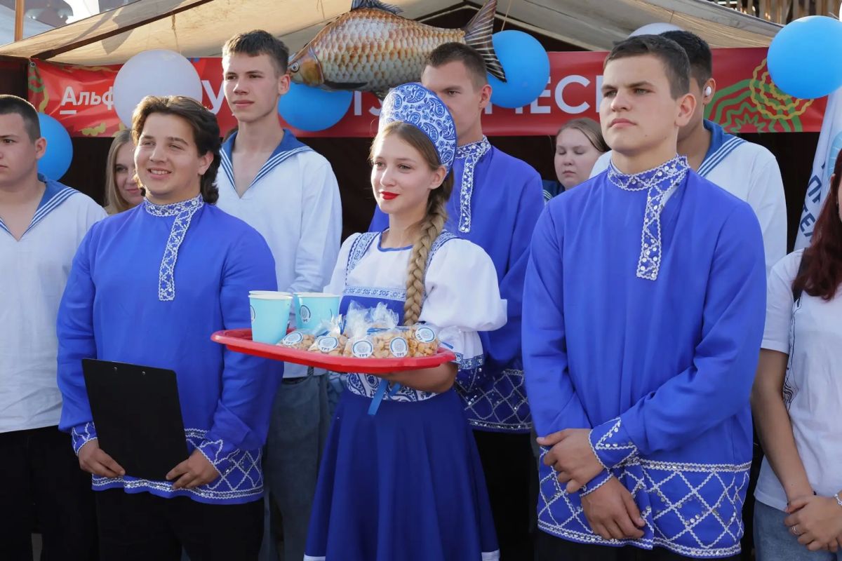 Друзья, сегодня у нас получился замечательный день. «Уха-Царица» в 13-й раз собрала тысячи гостей Друзья, сегодня у нас получился замечательный день. «Уха-Царица» в 13-й раз собрала тысячи гостей