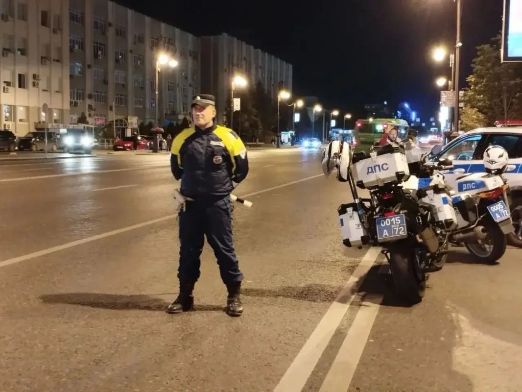 Мотовзвод ДПС патрулирует аварийные участки Тюмени Мотовзвод ДПС патрулирует аварийные участки Тюмени