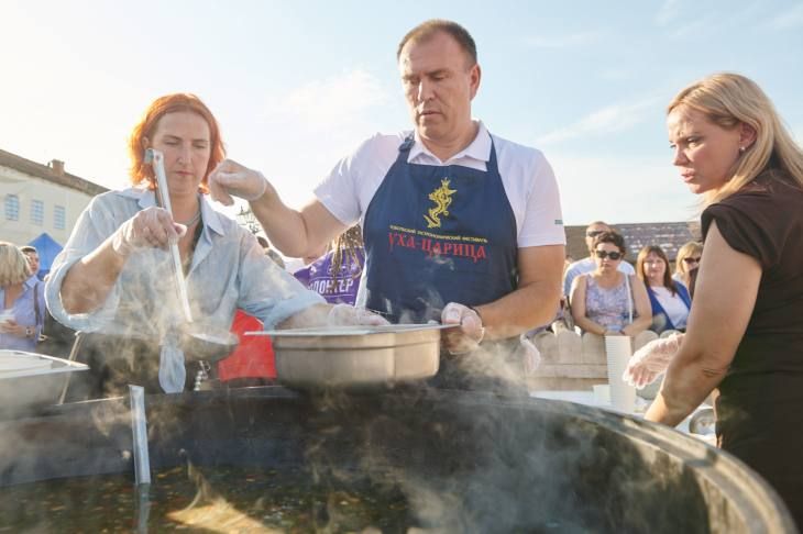 Не менее 15 тыс. гостей ожидают на финале фестиваля «Уха-царица» в Тобольске Не менее 15 тыс. гостей ожидают на финале фестиваля «Уха-царица» в Тобольске