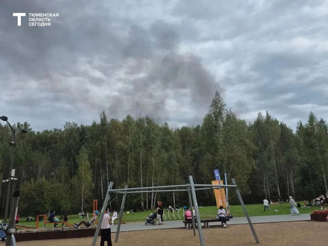 Частный дом загорелся в Тюмени