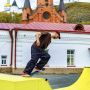 Прикатывай в кампус-двор Университета сибирских историй на скейте, самокате, велосипеде, ВMX, ну или на болотоходе!