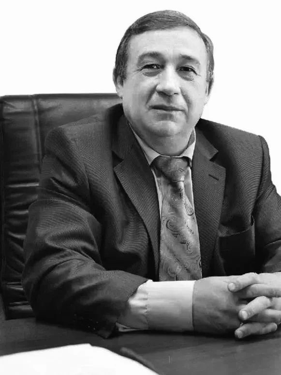 Сегодня мы простились с Хутом Азметом Мадиновичем – генеральным директором ООО «Жилищное строительство» и ООО «СМУ» – строительных организаций, внёсших значительный вклад в жилищное и социальное строительство Тобольска и...