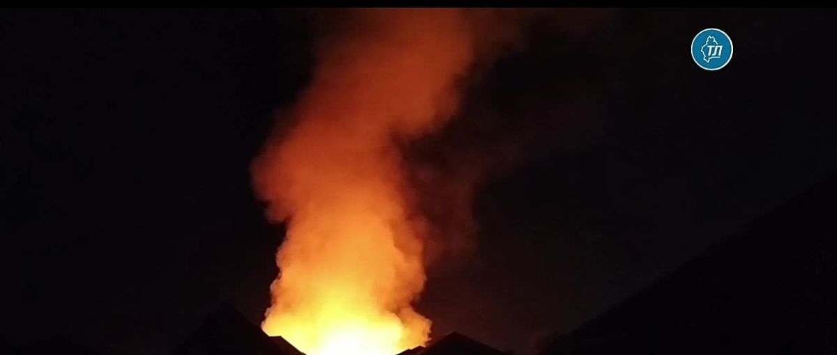 Площадь пожара в частном жилом секторе на 4-м км Салаирского тракта в Тюмени составляет около 700 кв. метров