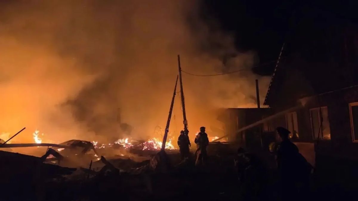 Пожар в поселке Славянском, где сгорели дома цыганского народа, ликвидировали только в 2 часа ночи Пожар в поселке Славянском, где сгорели дома цыганского народа, ликвидировали только в 2 часа ночи
