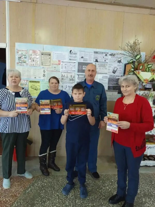 Месячник безопасности в Голышмановском округе: огнеборцы провели урок для школьников села Евсино Месячник безопасности в Голышмановском округе: огнеборцы провели урок для школьников села Евсино