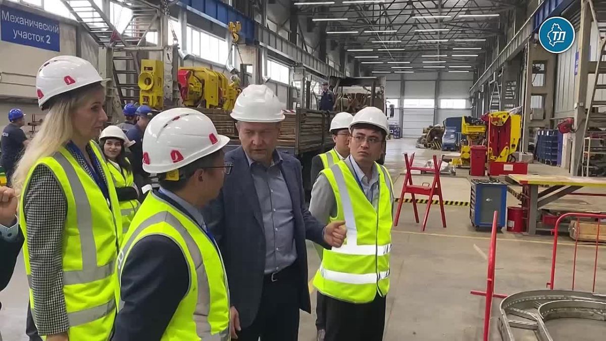 Делегация Вьетнамского института нефти посетила тюменскую производственную компанию "Кенера" в рамках Международного промышленно-энергетического форума TNF 15 сентября