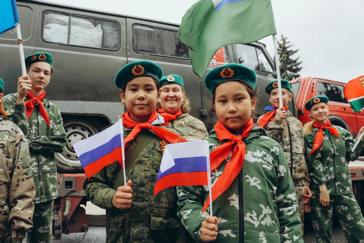 Тепло сибирских сердец. Сегодня на Городской площади состоялось особенное событие — отправка гуманитарного конвоя Тепло сибирских сердец. Сегодня на Городской площади состоялось особенное событие — отправка гуманитарного конвоя