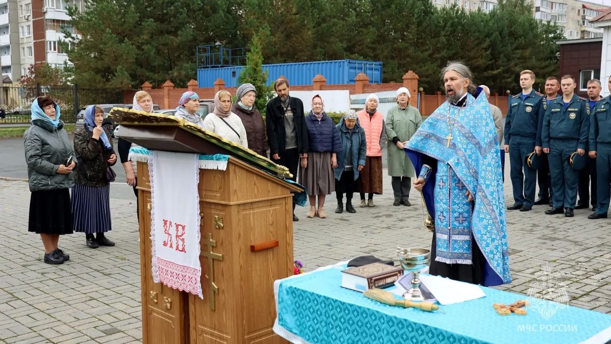 Огнеборцы России чествуют икону «Неопалимая Купина» Огнеборцы России чествуют икону «Неопалимая Купина»
