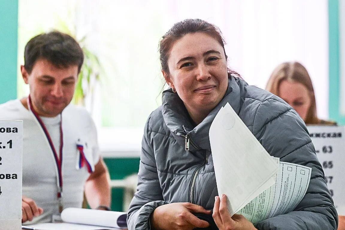 Фотогалерея: на избирательных участках Тюменской области с самого утра очереди Фотогалерея: на избирательных участках Тюменской области с самого утра очереди