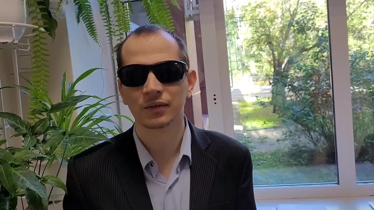 Незрячие тюменцы голосуют на избирательных участках Для Романа Гарманова выборы тоже стали возможностью выразить своё мнение. В видео он рассказал, как для него прошло голосование
