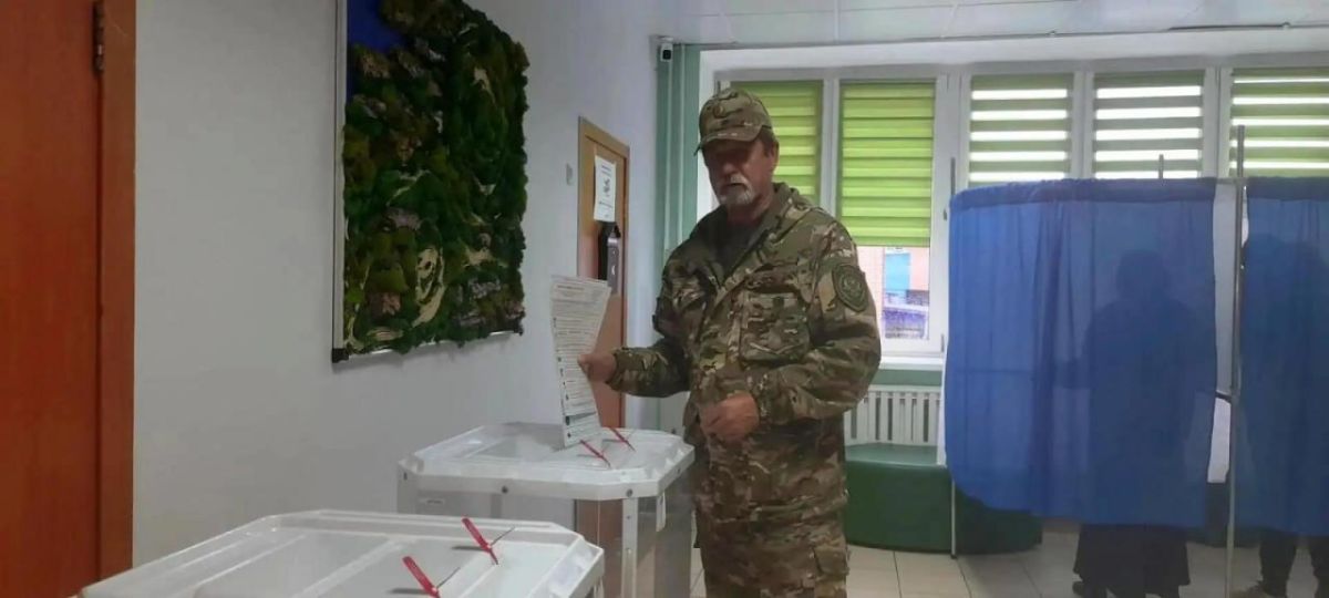 Руководитель Вагайского отделения ВООВ "Боевое братство" Василий Радобенко одним из первых принял участие в голосовании 18 сентября