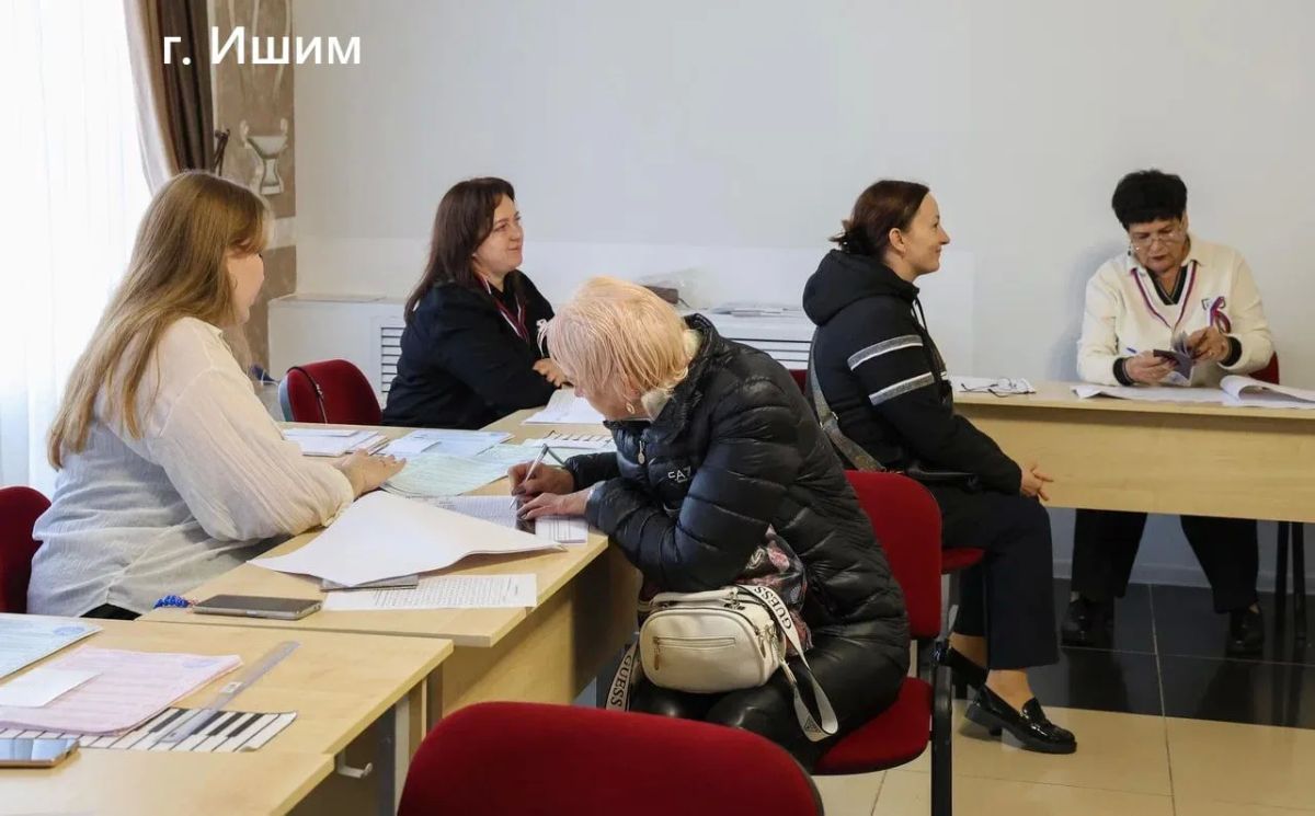 Жители округов приходят на выборы в хорошем настроении Жители округов приходят на выборы в хорошем настроении