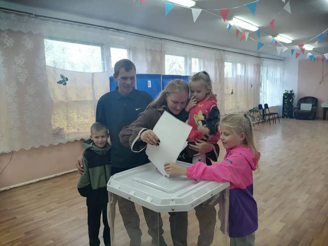 Большими семьями приходят голосовать в Казанском округе Большими семьями приходят голосовать в Казанском округе
