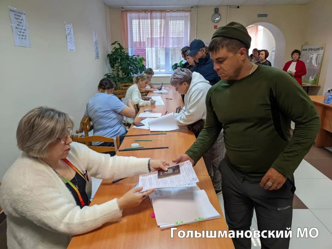 Жители Тюменской области голосуют на выборах выборах депутатов Государственной Думы Федерального Собрания РФ и депутатов Тюменской областной Думы Жители Тюменской области голосуют на выборах выборах депутатов Государственной Думы Федерального Собрания РФ и депутатов Тюменской областной Думы