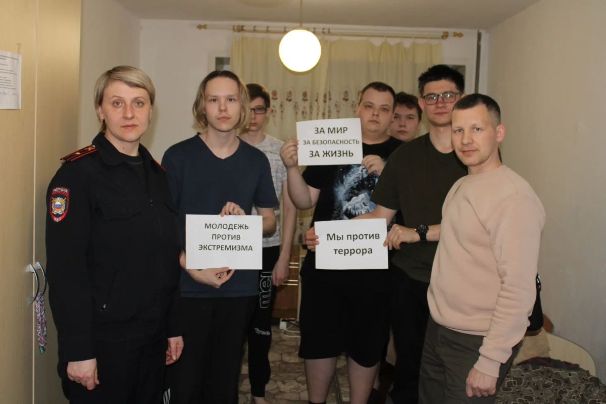 Уже на протяжении 15-ти лет при Межмуниципальном отделе МВД России «Ялуторовский» ведет свою работу общественный совет Уже на протяжении 15-ти лет при Межмуниципальном отделе МВД России «Ялуторовский» ведет свою работу общественный совет