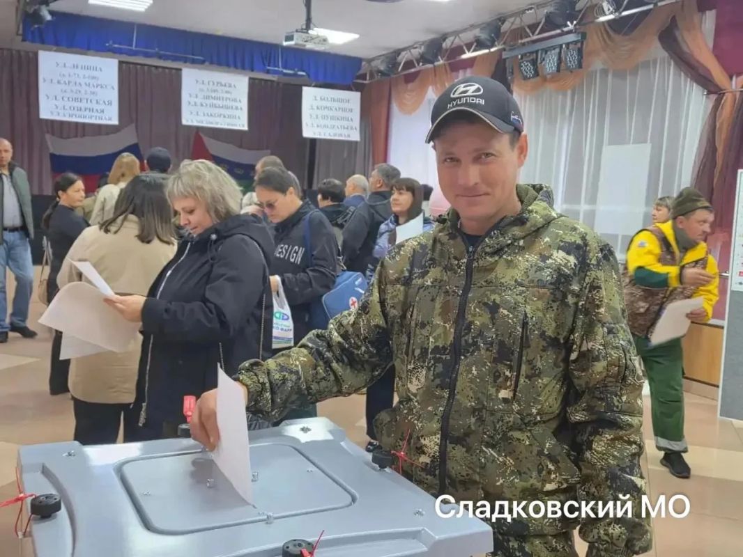 Жители Тюменской области голосуют на выборах выборах депутатов Государственной Думы Федерального Собрания РФ и депутатов Тюменской областной Думы Жители Тюменской области голосуют на выборах выборах депутатов Государственной Думы Федерального Собрания РФ и депутатов Тюменской областной Думы