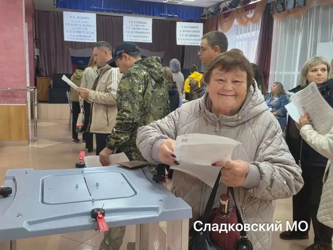 Жители Тюменской области голосуют на выборах выборах депутатов Государственной Думы Федерального Собрания РФ и депутатов Тюменской областной Думы Жители Тюменской области голосуют на выборах выборах депутатов Государственной Думы Федерального Собрания РФ и депутатов Тюменской областной Думы