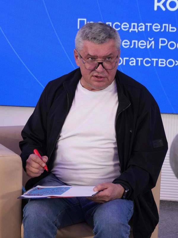 Тюменский писатель и журналист Сергей Козлов выступил лектором от Общества «Знание» в Кургане Тюменский писатель и журналист Сергей Козлов выступил лектором от Общества «Знание» в Кургане