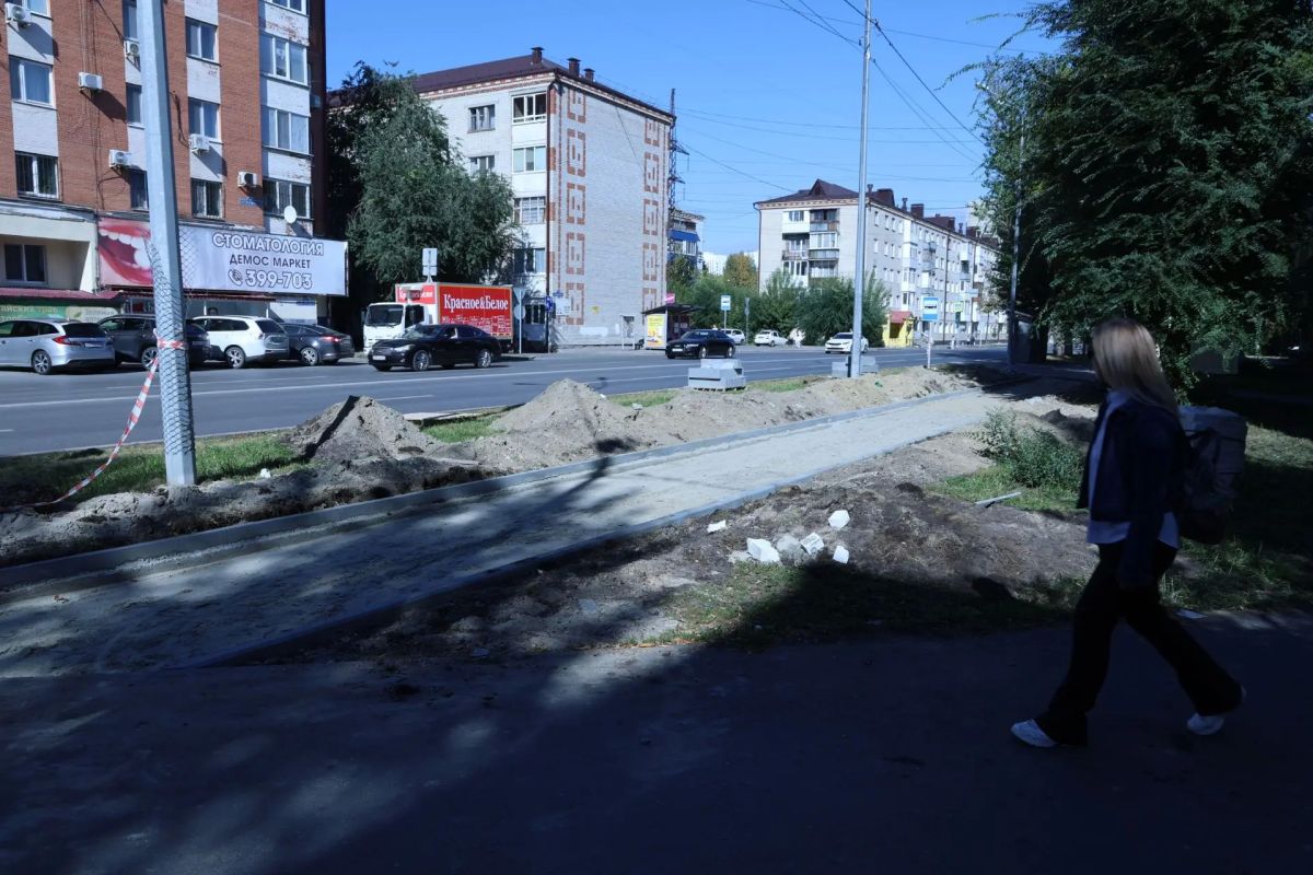 Максим Афанасьев: В этом году мы синхронизировали два важных проекта на улице Максима Горького, в месте её примыкания к улице Республики: одновременно меняем теплотрассу и расширяем дорогу до четырех полос Максим Афанасьев: В этом году мы синхронизировали два важных проекта на улице Максима Горького, в месте её примыкания к улице Республики: одновременно меняем теплотрассу и расширяем дорогу до четырех полос