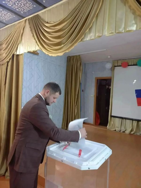 Сначала роспись, потом выборы — молодожены пришли на голосование Сначала роспись, потом выборы — молодожены пришли на голосование