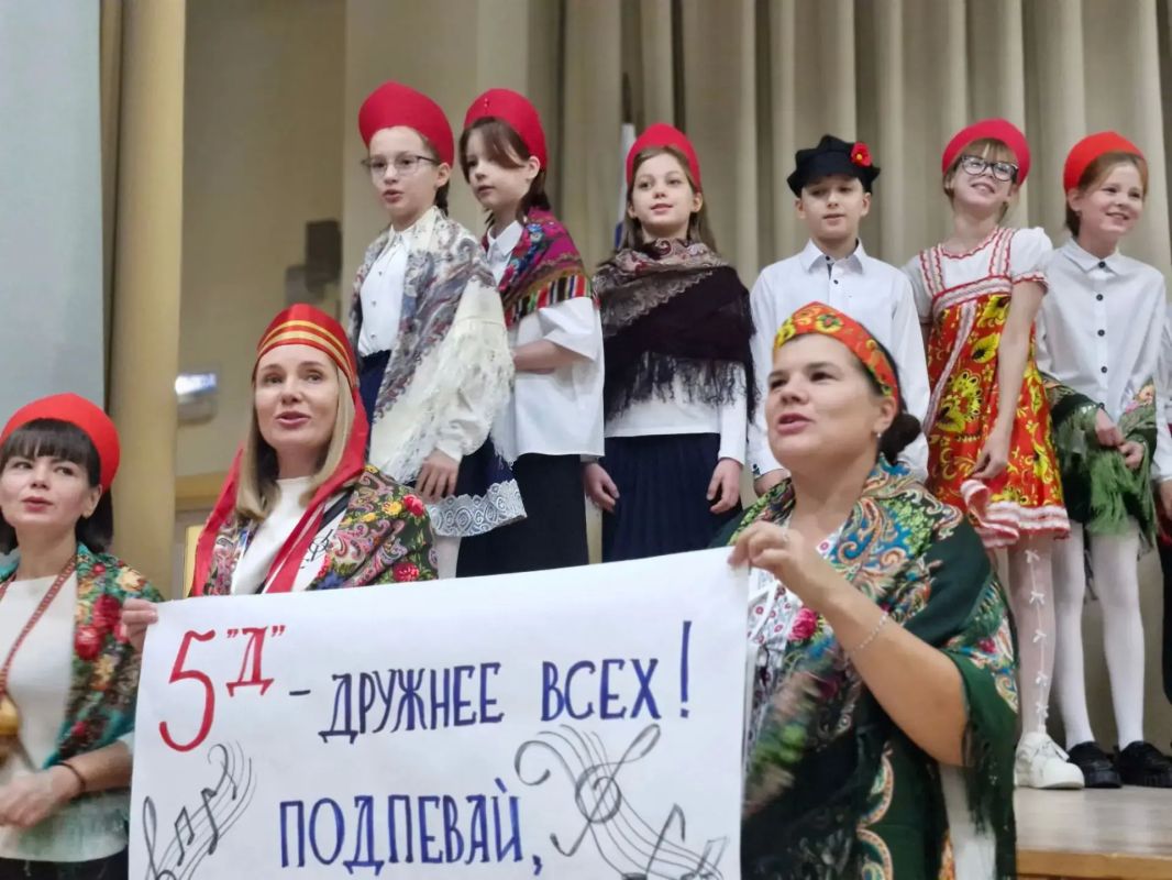 На площадках «Тюменской осени» в самом разгаре фестиваль-конкрс «Поющий город» Послушайте, как поют наши дети вместе, вся область — от больших городов до маленьких сёл На площадках «Тюменской осени» в самом разгаре фестиваль-конкрс «Поющий город» Послушайте, как поют наши дети вместе, вся область — от больших городов до маленьких сёл