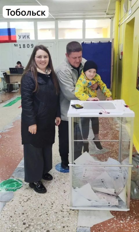 В Тюменской области на избирательные участки приходят семьями В Тюменской области на избирательные участки приходят семьями