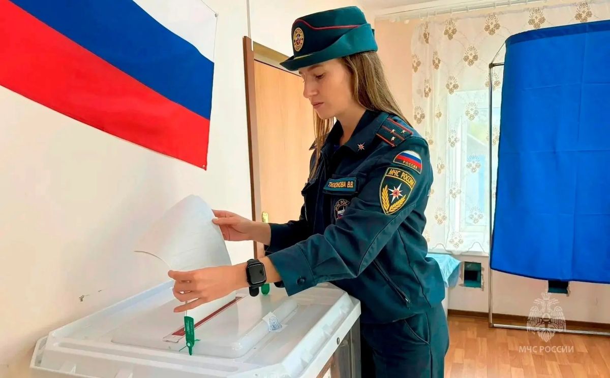Тюменские спасатели обеспечивают безопасность на выборах Тюменские спасатели обеспечивают безопасность на выборах