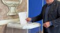 Глава города Ишима Федор Шишкин посетил избирательный участок № 1116, расположенный в Детской школе искусств, где исполнил свой гражданский долг