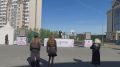 Тюмень сегодня поёт!. В школах проходит фестиваль «Поющий город», а на уличных площадках викторины «Знай свой край» выступают юные таланты