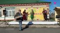 Подарки, блины и песни на площадках региона Жители муниципалитетов участвуют в фестивале «Тюменская осень»: отвечают на вопросы викторины «Знай свой край» и получают подарки за правильные ответы