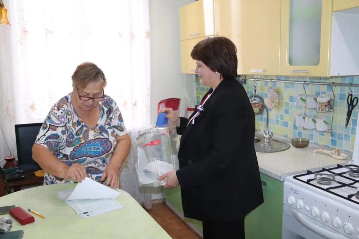 Пожилые тюменцы активно голосуют на дому