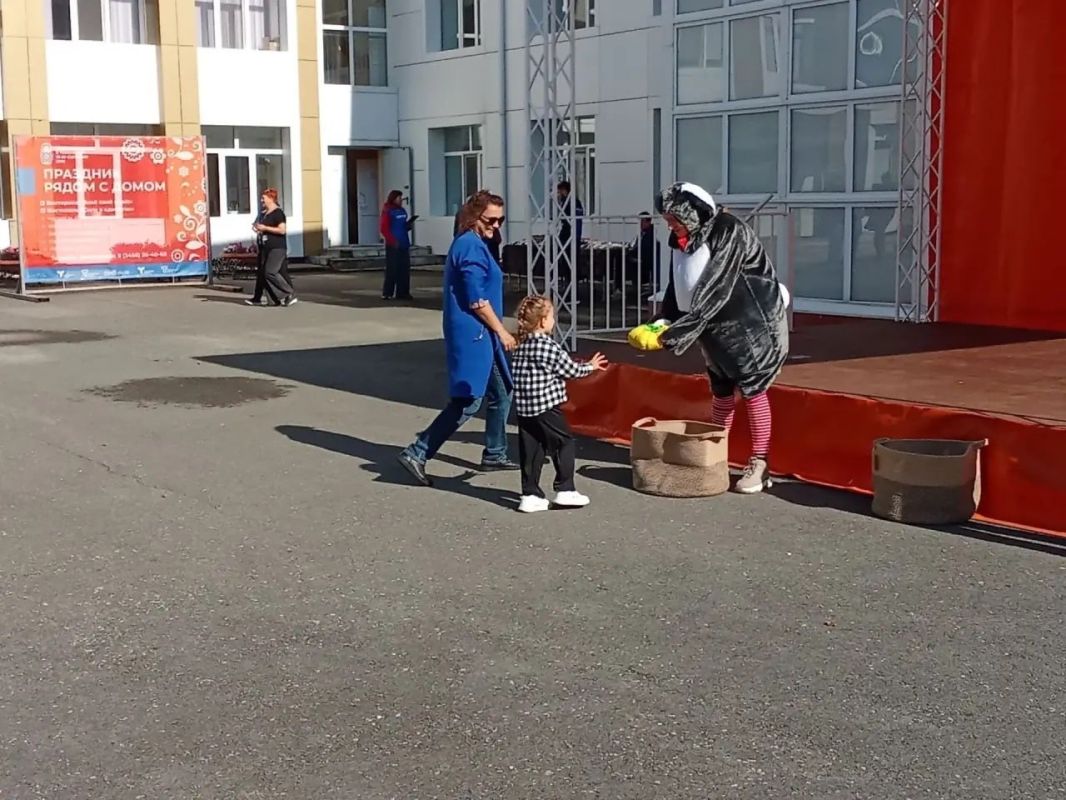 На праздничных площадках фестиваля «Тюменская осень» сегодня проходила детская игровая программа! На праздничных площадках фестиваля «Тюменская осень» сегодня проходила детская игровая программа!